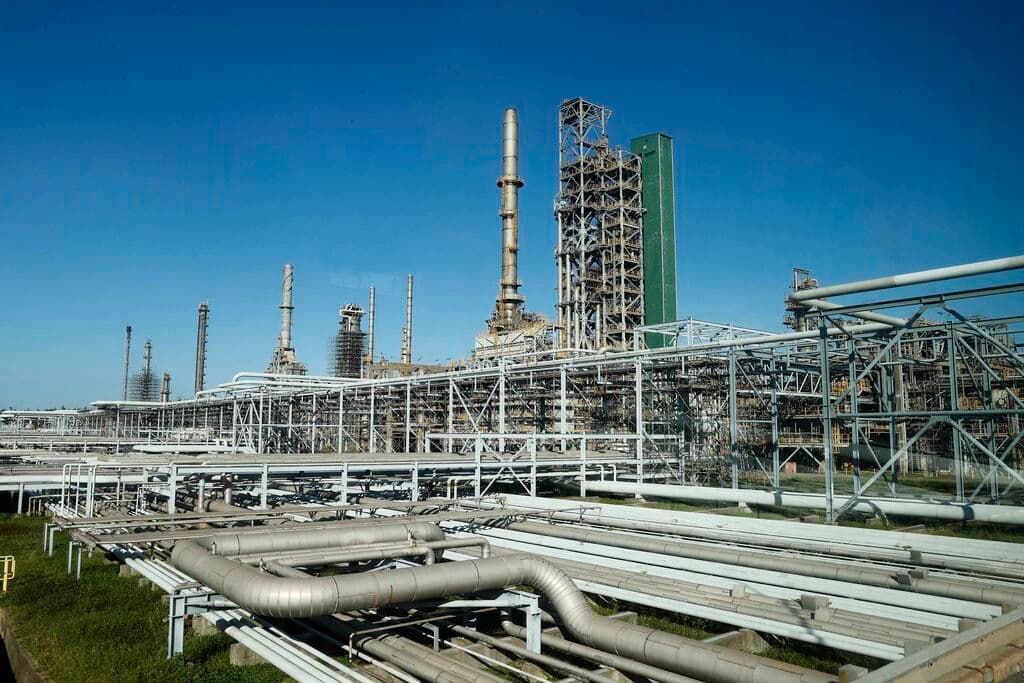 Travaux en hauteur — raffinerie et industrie pétrochimique